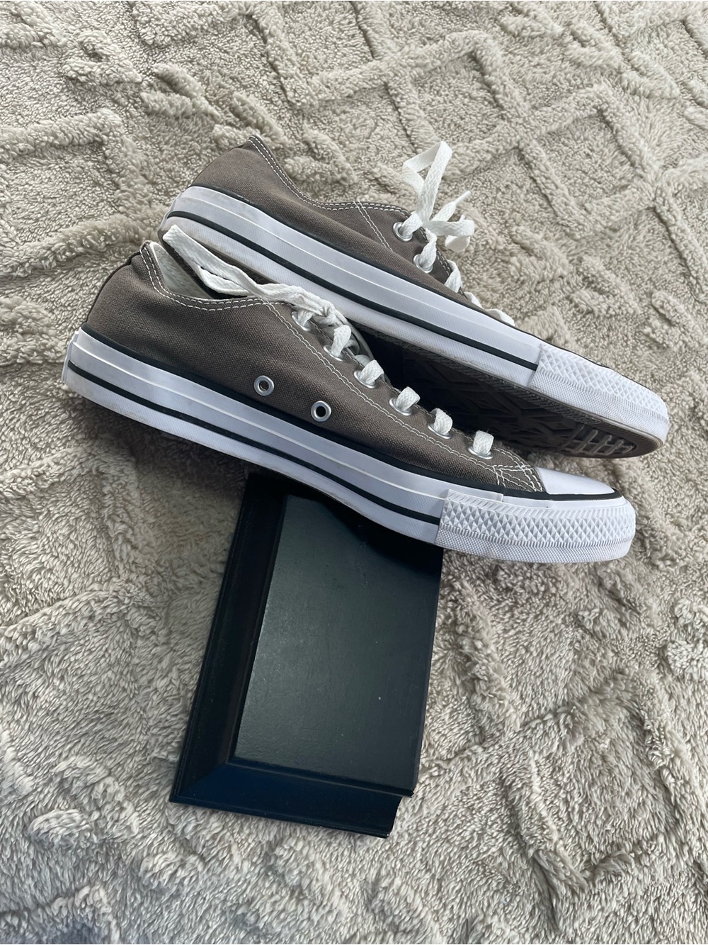 Converse' All Star Low Top Sneakers - Brown
Size M 7 or W 9 - Picture 6 of 10